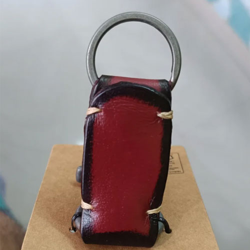 ROYAL ENFIELD LEATHER KEYCHAIN FREE KEY LOGO 2 NOS- RED
